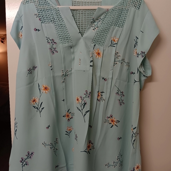 Light blue Top XL plus size floral sleeveless, vintage inspired, whimsical top - Picture 3 of 7